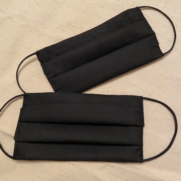 Set of two adult sized face masks - Picture 1 of 3